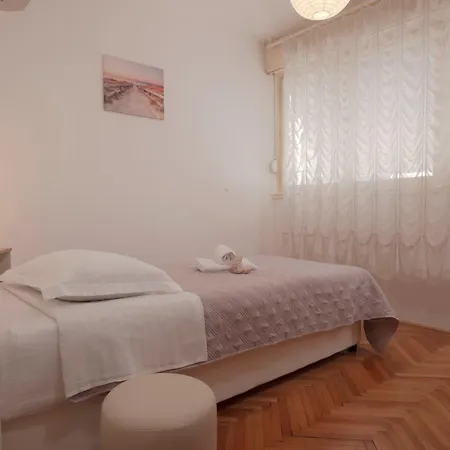 Sea Lady Apartment *