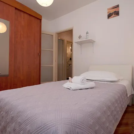 Sea Lady Apartment